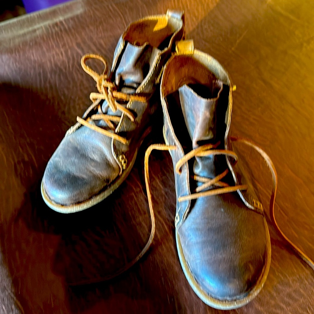 Born brown leather booties size 10/41-42.